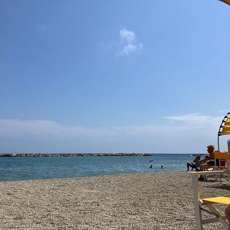 Aria Luce Mare Διαμέρισμα San Bartolomeo Al Mare Εξωτερικό φωτογραφία